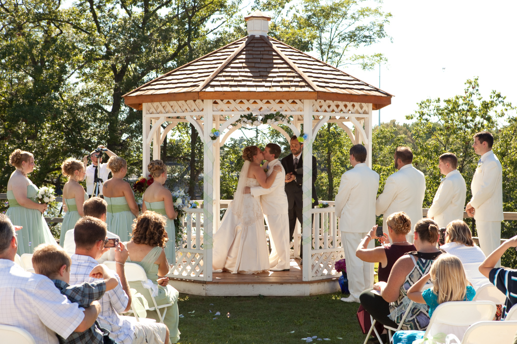 gazebo couple kissing